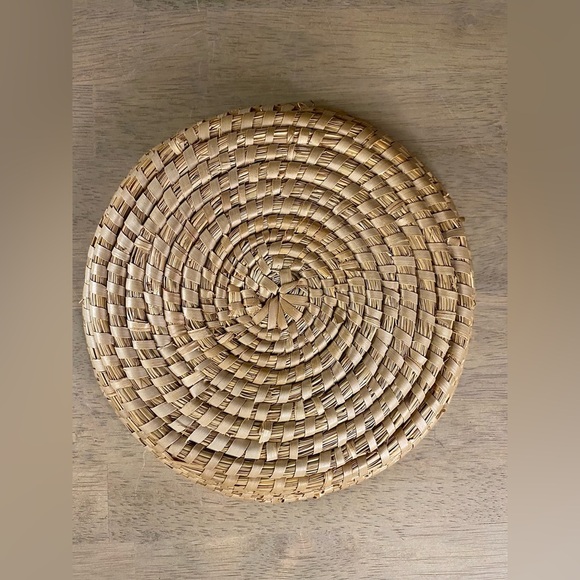 Vintage Sweetgrass‎ Coiled Fruit & Bread Bowl Basket Round 2.5x9” Sturdy EUC - Picture 5 of 6